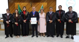 A honraria visa homenagear pessoas e entidades que tenham prestado relevantes serviços à Justiça...