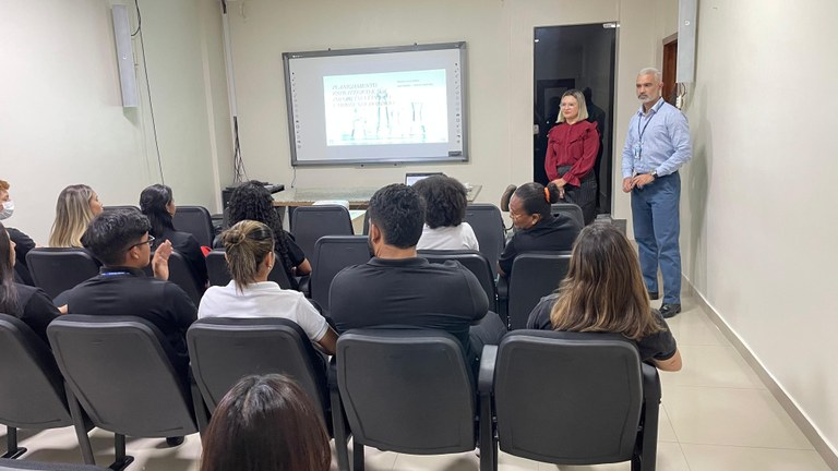 EJE-AP promove palestra sobre planejamento estratégico para estagiários