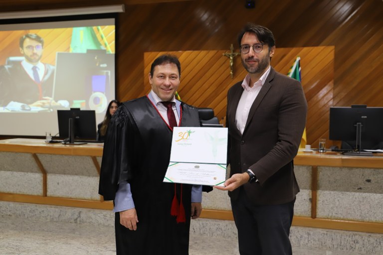 Procurador da República Pablo Beltrand recebe homenagem do Pleno do TRE Amapá