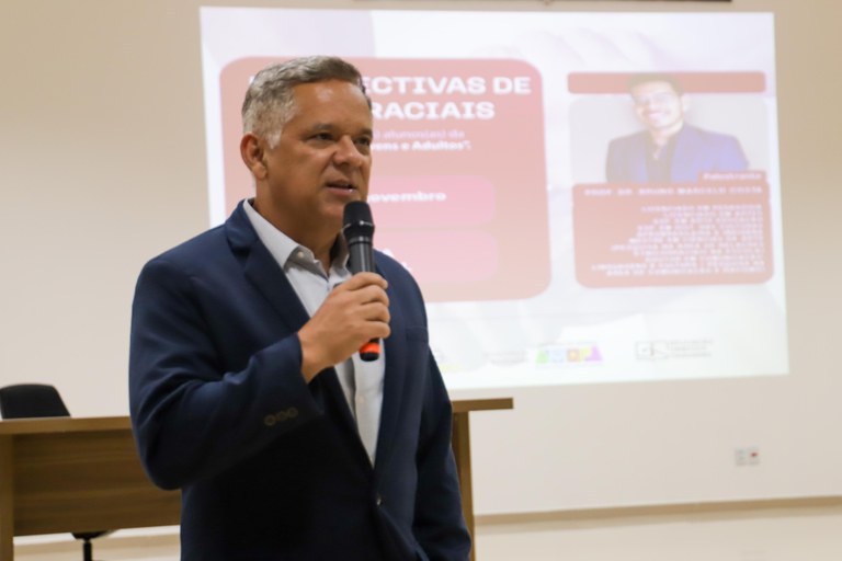 TRE Amapá aborda cotas raciais em palestra para alunos da EJA