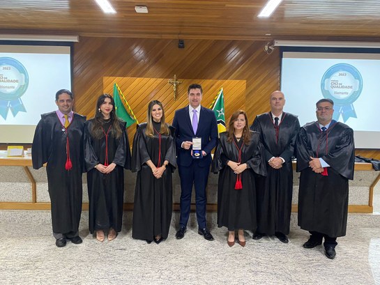 TRE Amapá condecora juiz federal com Medalha de Mérito Eleitoral