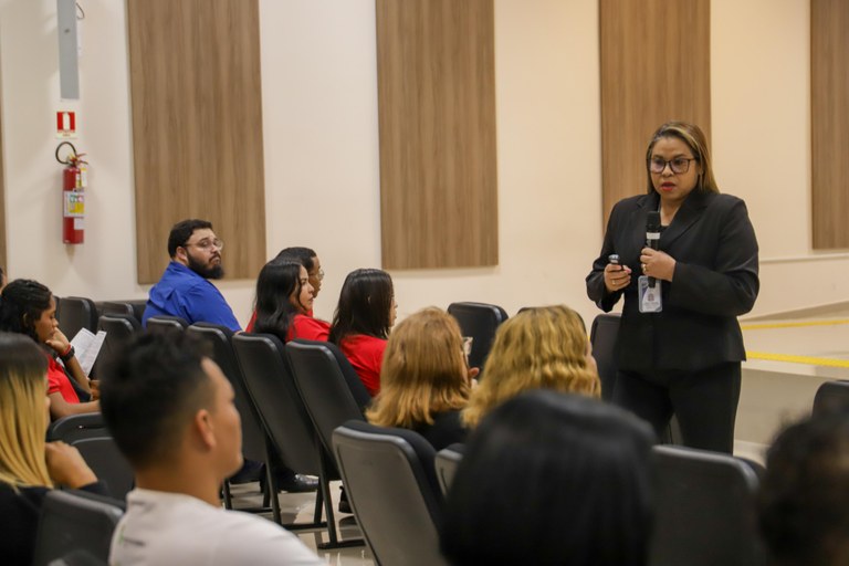 TRE Amapá realiza palestra sobre o Direito do Consumidor para alunos da EJA