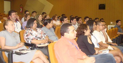 Antes do treinamento para eleitores que trabalharão como mesários nas próximas eleições nos muni...